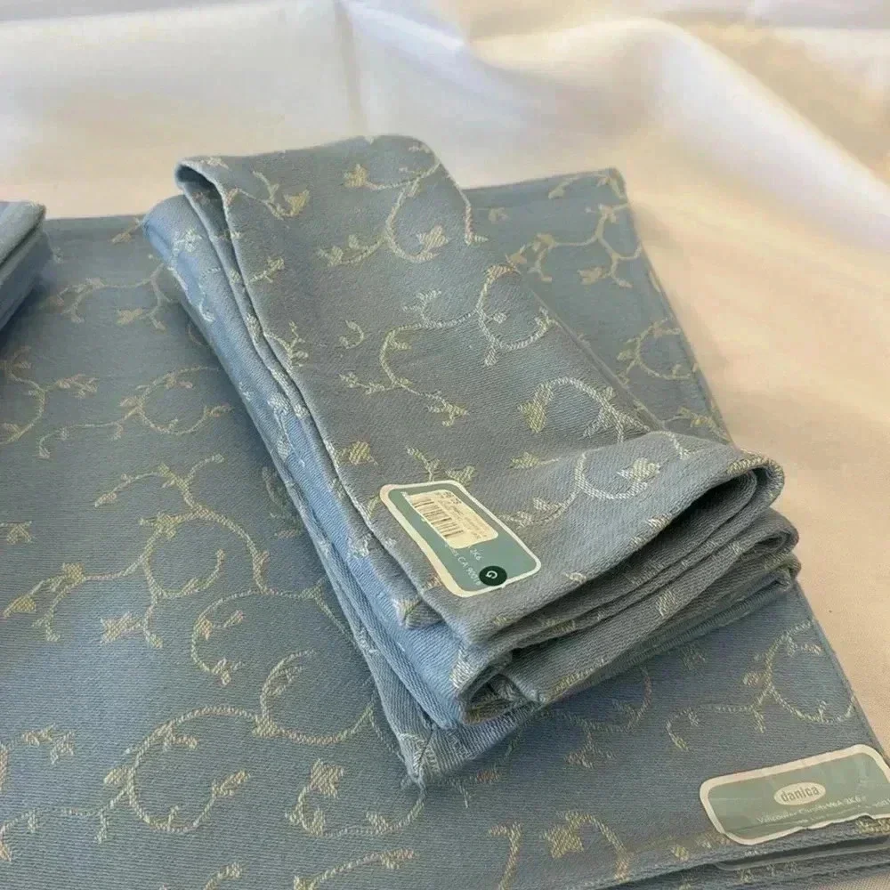 NWT Set of 8 Danica ‘Vine Damask’ Placemats and Napkins in Cool Blue